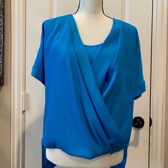 NWT - BEBE WRAP TOP SZ SM - Picture 1 of 5